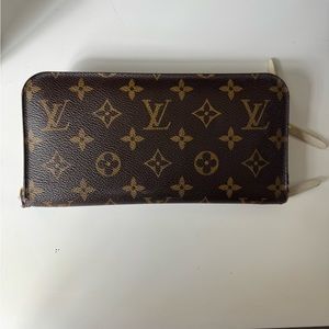 Louis Vuitton Long monogram wallet guranteed authentic